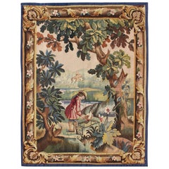 Tapisserie française ancienne d'Aubusson avec scène de bois entourée d'un bordure florale