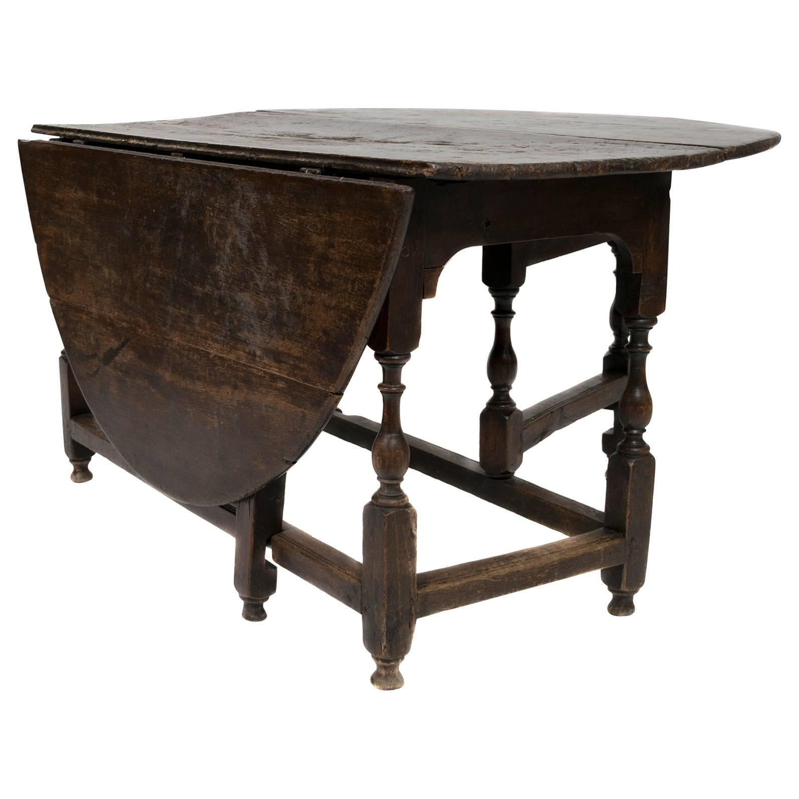 Early Georgian Drop-Leaf Oak Table with Turned Legs, circa 1750 For Sale