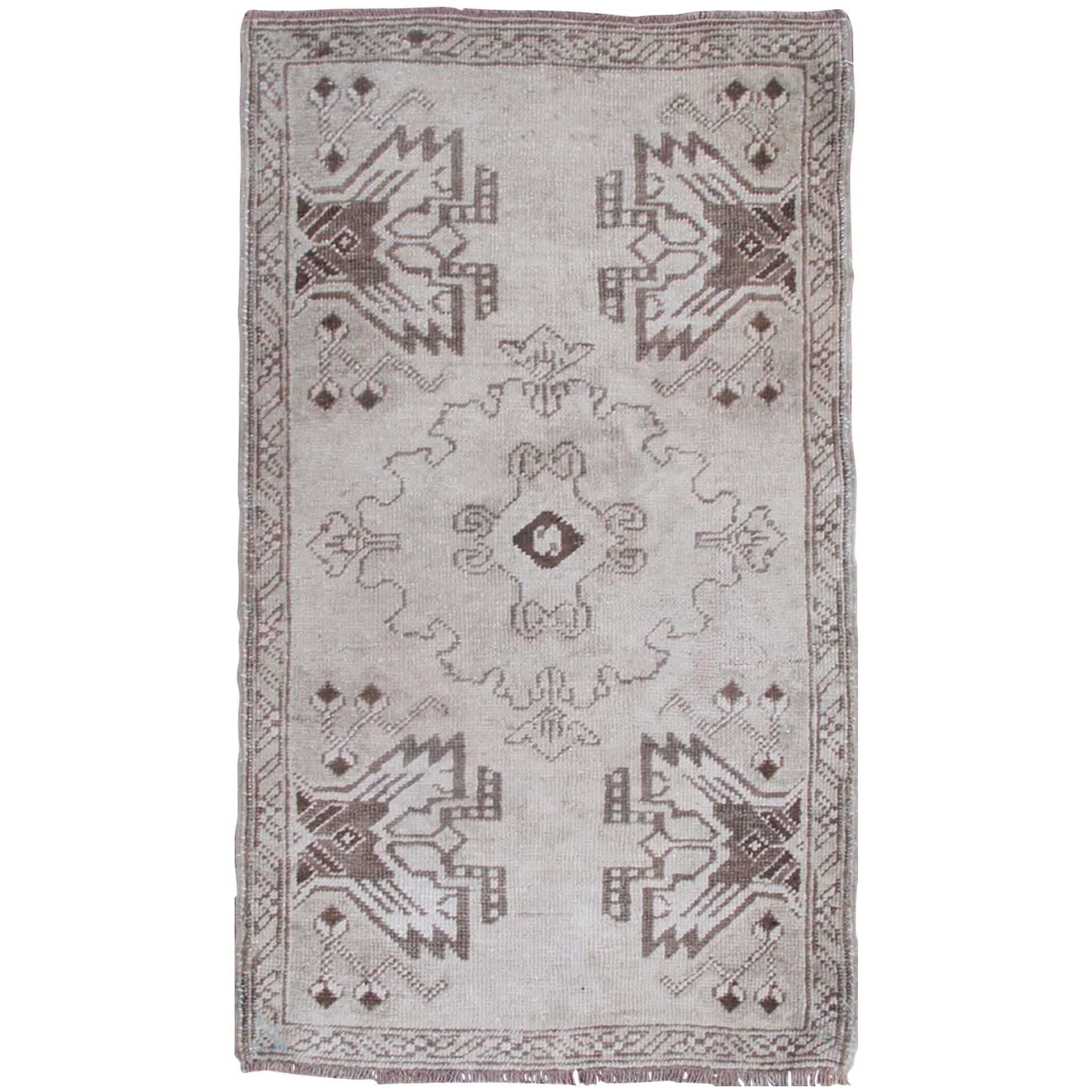 Muted Turkish Oushak Rug with Classic Oushak Design and Soft Colors