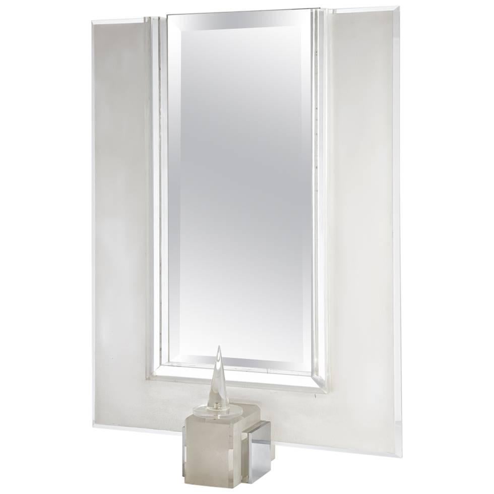 Miroir de table moderniste en lucite et chrome, vers 1970 en vente