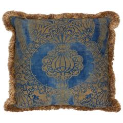 A Fortuny Fabric Cushion in the Nicolo Pattern 9