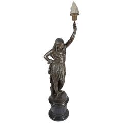 Figure féminine égyptienne en bronze français avec lumière