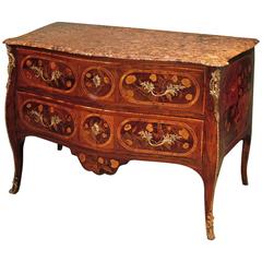 Mid-18th Century Portuguese Rosewood and Marquetry Serpentine Commode 2