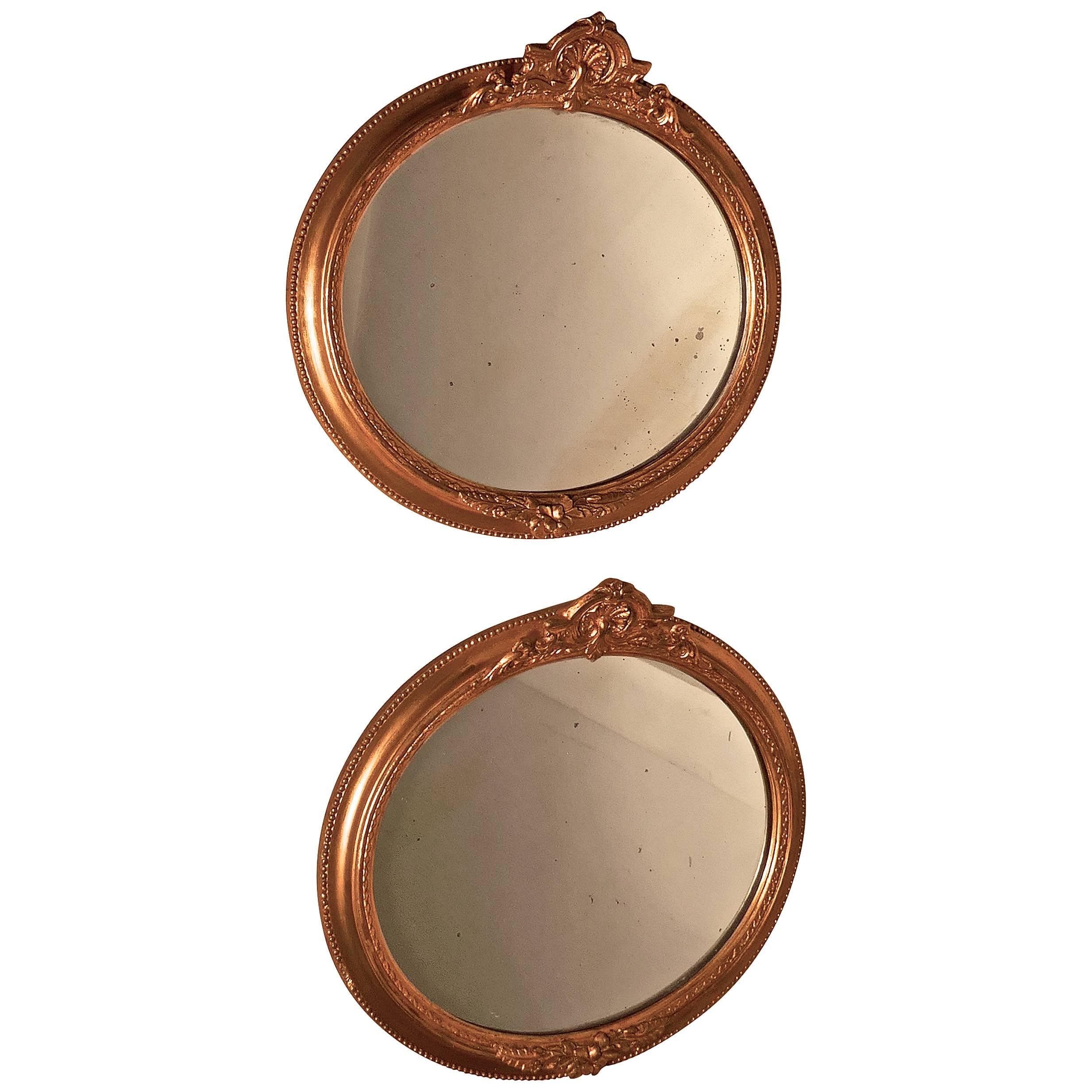 Rare paire de miroirs ovales dorés de style Régence du 19ème siècle en vente
