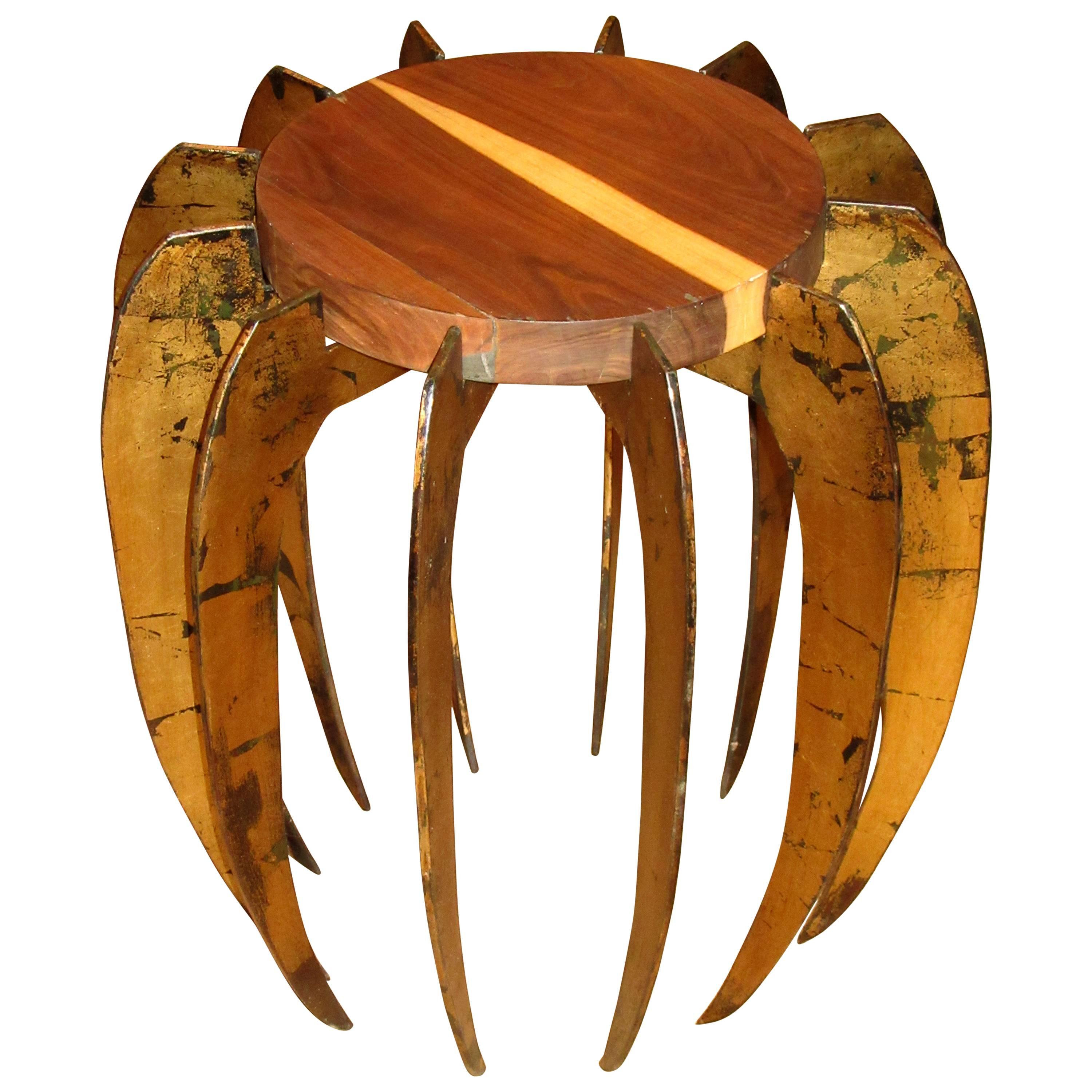 Handgefertigter „Spider“-Beistelltisch aus vergoldetem Metall und Holz im Angebot