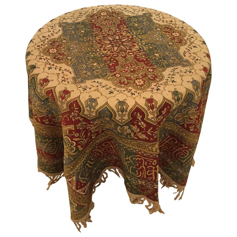 Granada Ic Spain Textile With Arabic Calligraphy Writing For Granada Ic Spain Textile With Arabic Calligraphy Writing For