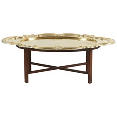 Table mauresque vintage Hollywood Regency avec plateau ovale en laiton