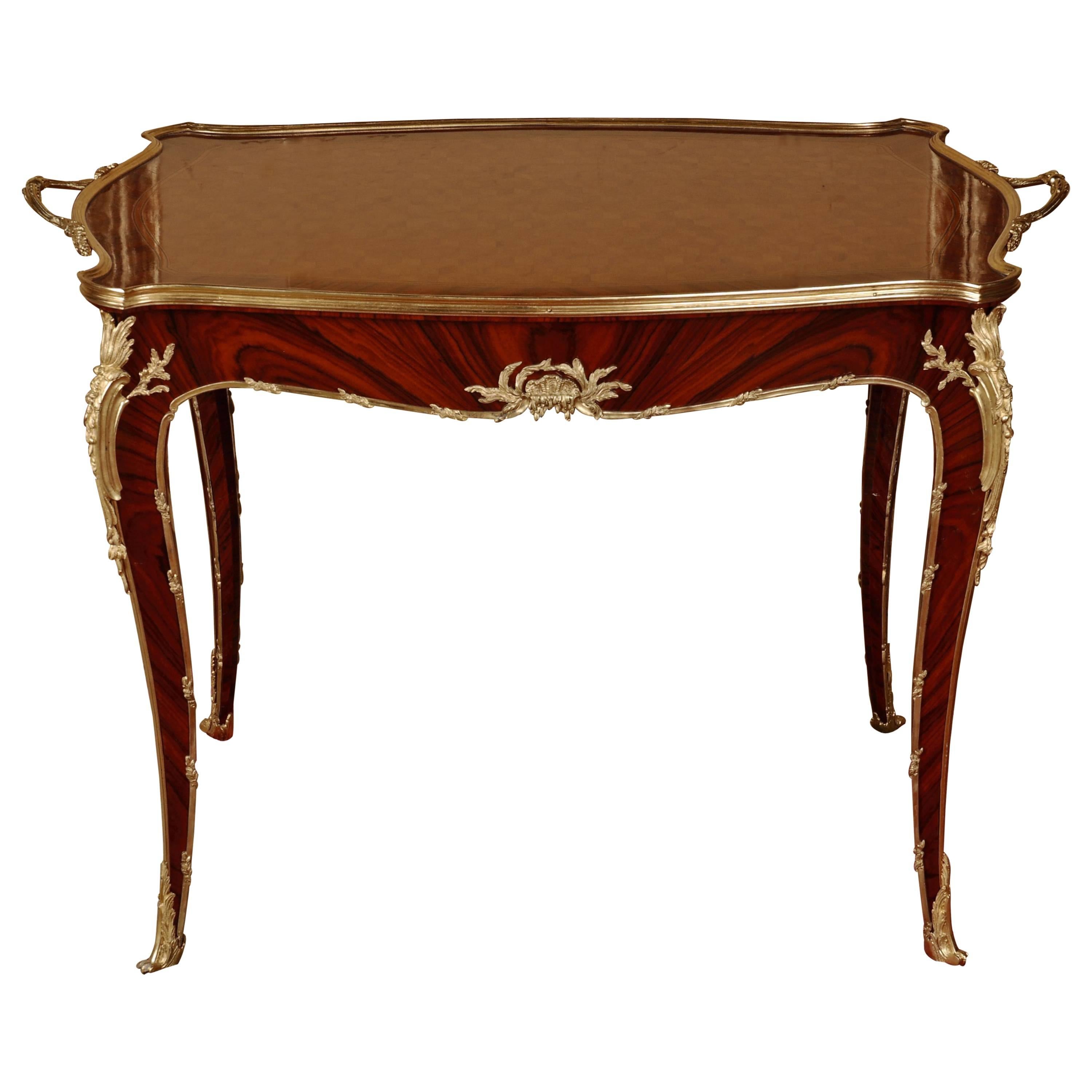 Table de service de style Louis XV du 20ème siècle d'après un dessin de Francois Linke