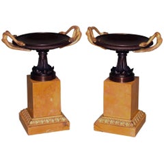 Grande coppia di tazze in bronzo e ormolu dell'inizio del XIX secolo