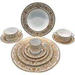 Royal Worcester "Hyde Park" Extensive Dinner Service for 12 7