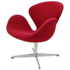 Vintage Swan Chair in Wine Red Designed by Arne Jacobsen and Fritz Hansen