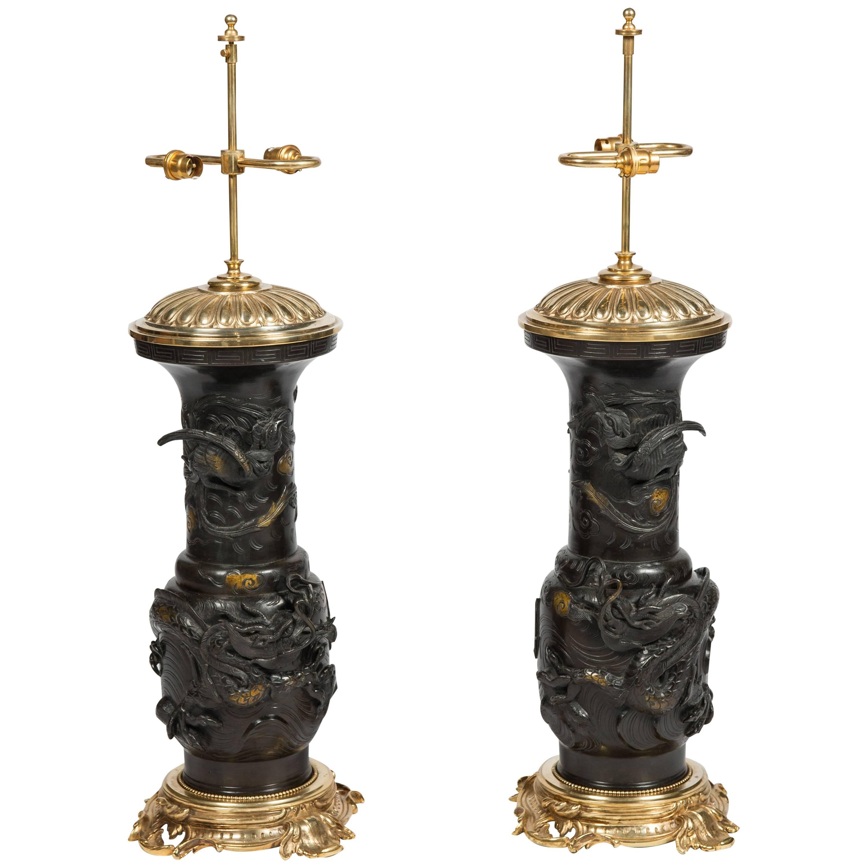 Großes Paar japanischer Bronzevasen/Lampen aus dem 19. Jahrhundert