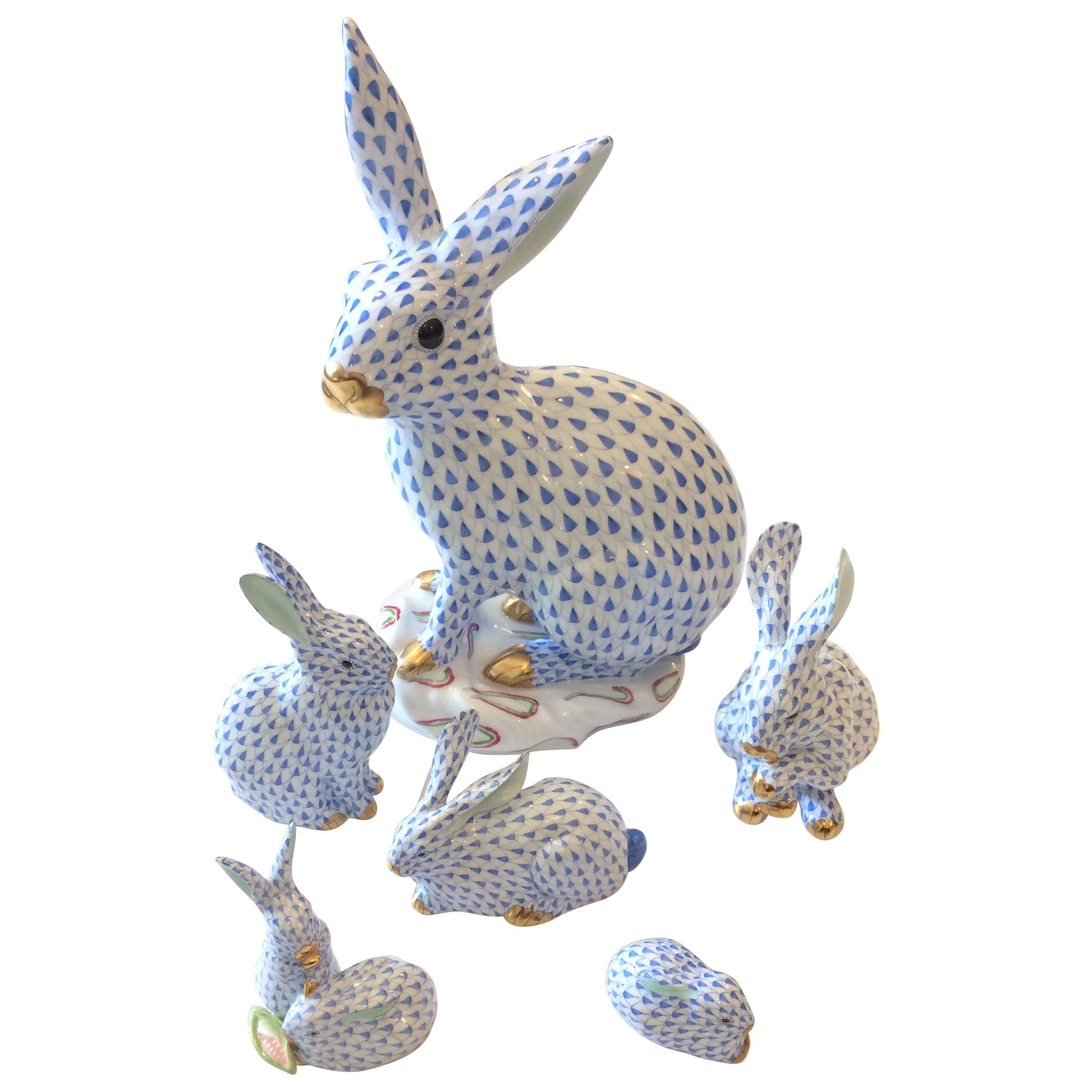 Adorable collection Herend de lapins bleus et blancs