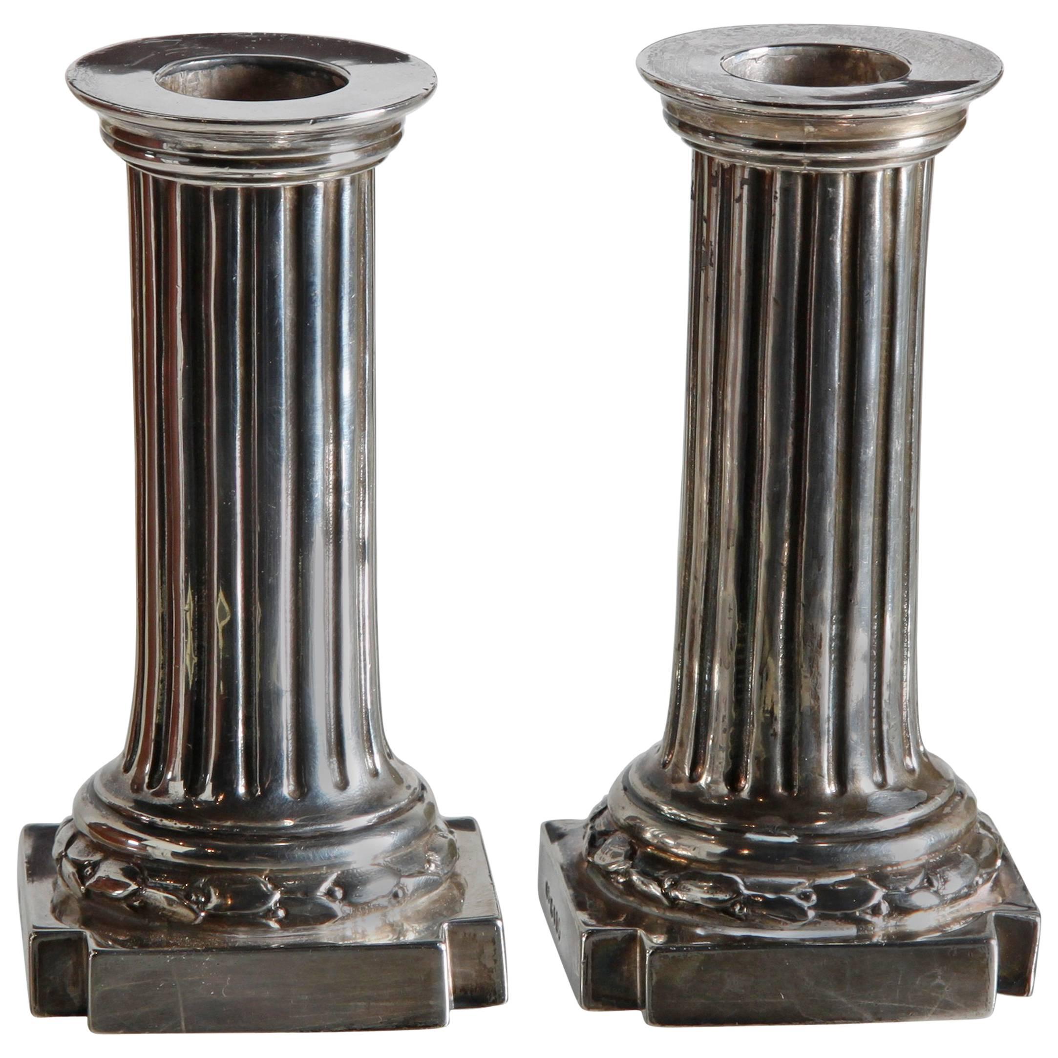 Candeleros Robert Dicker de plata de ley, estampados 1865 en venta