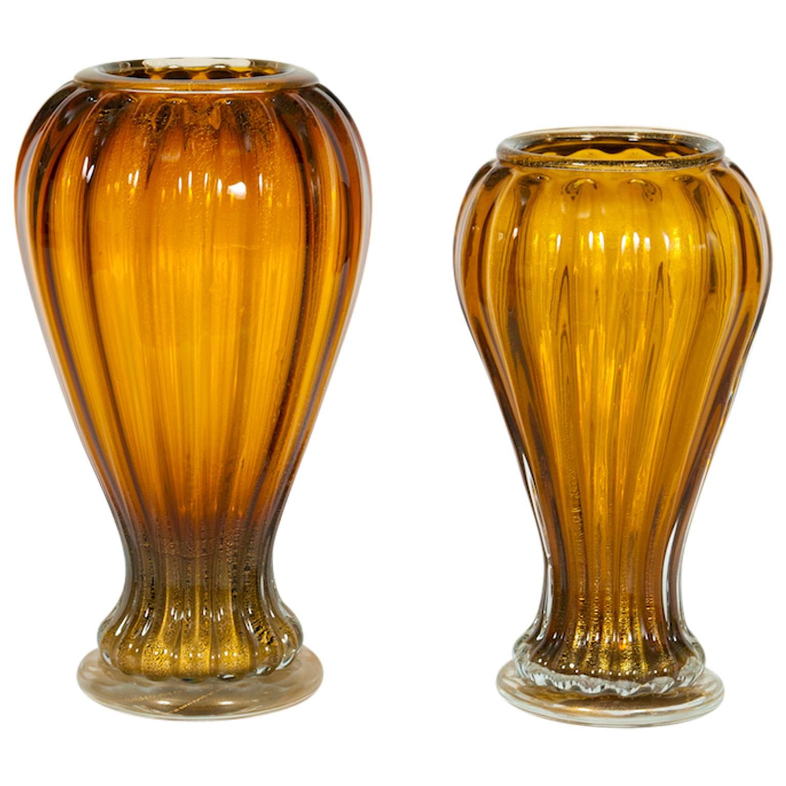 Paire de vases italiens en verre de Murano ambré et or des années 1990