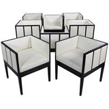 Huit chaises de salle à manger personnalisées par Juan Montoya