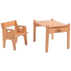 Hans Wegner Stuhl und Tisch "Der kleine Peter"