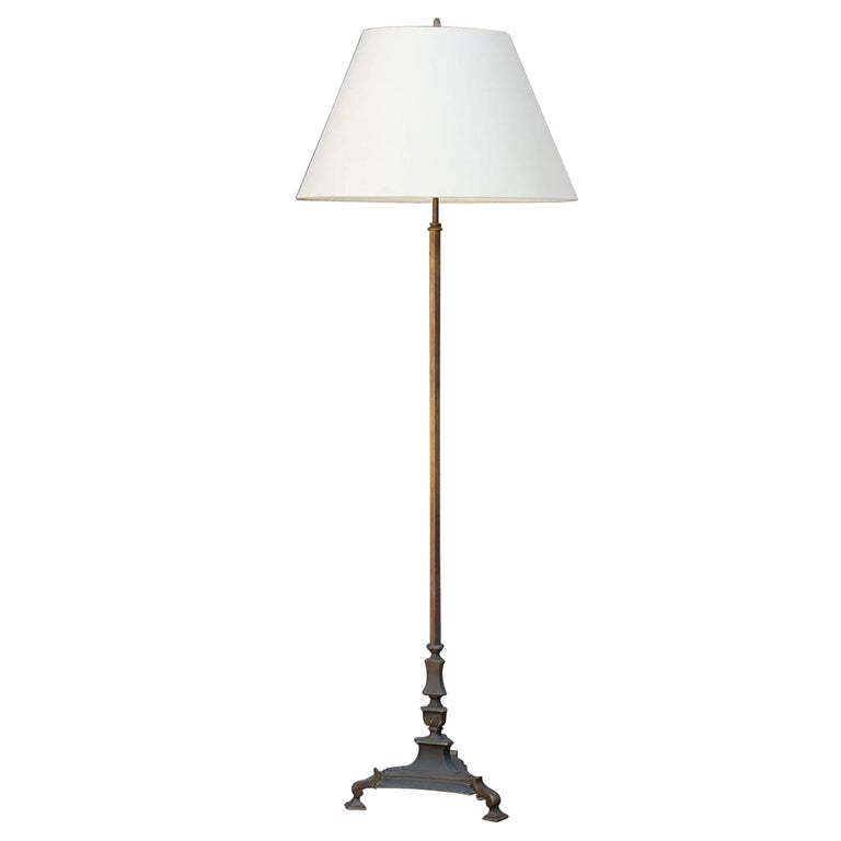 Chic French 40's Neoclassical Bronze Floor Lamp in the Style of Maison Jansen For Sale