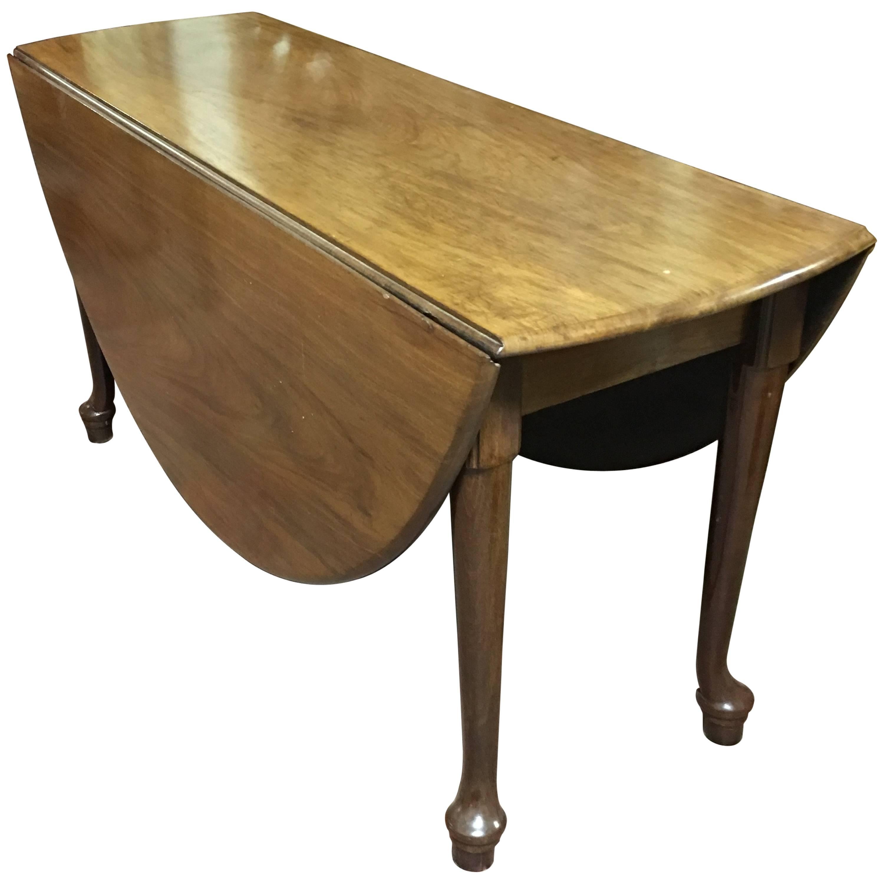 19th Century Mahogany Drop-Leaf Table Queen Anne Legs