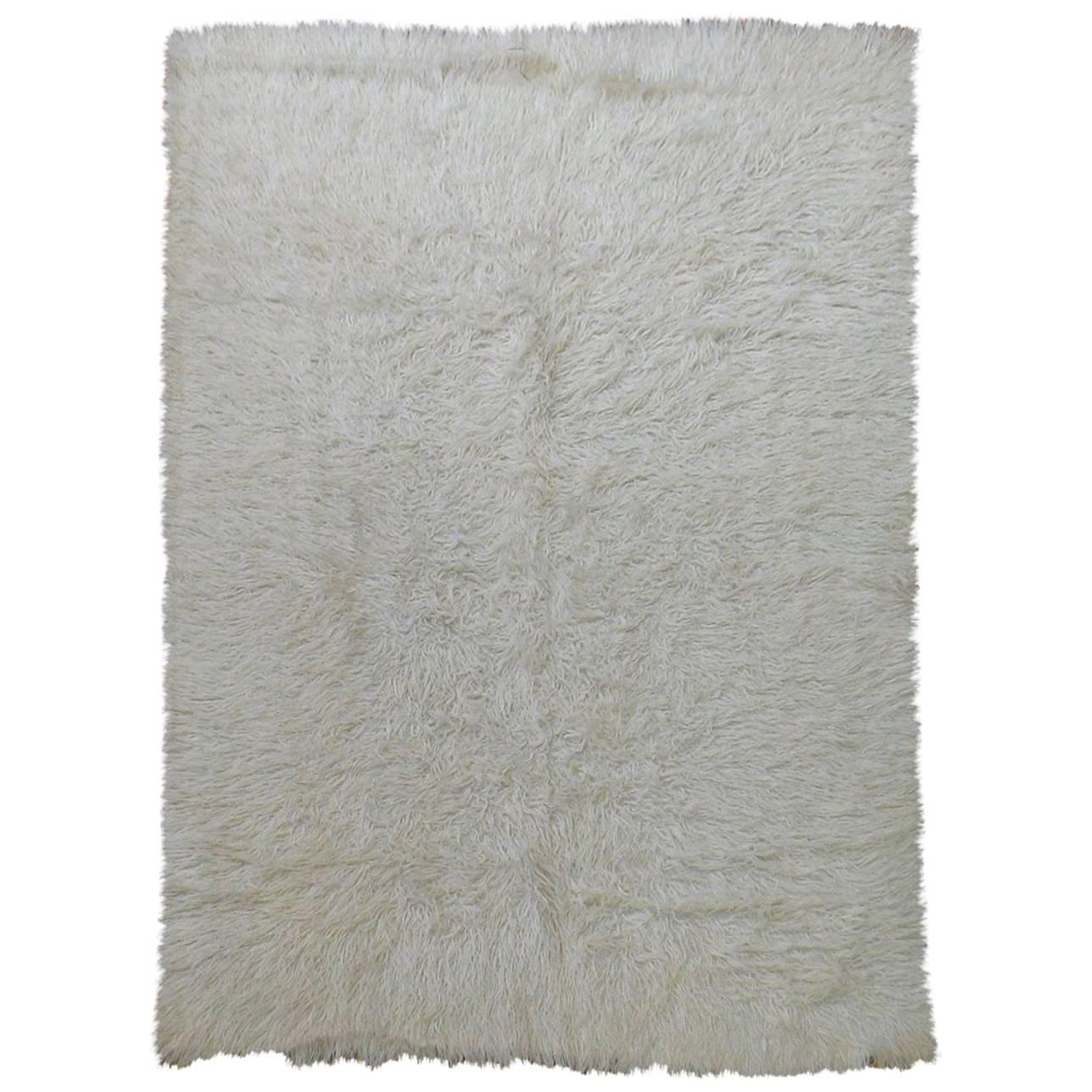 Modern inspired Turkish shag rug in a creamy yellow color

5' x 6'8''