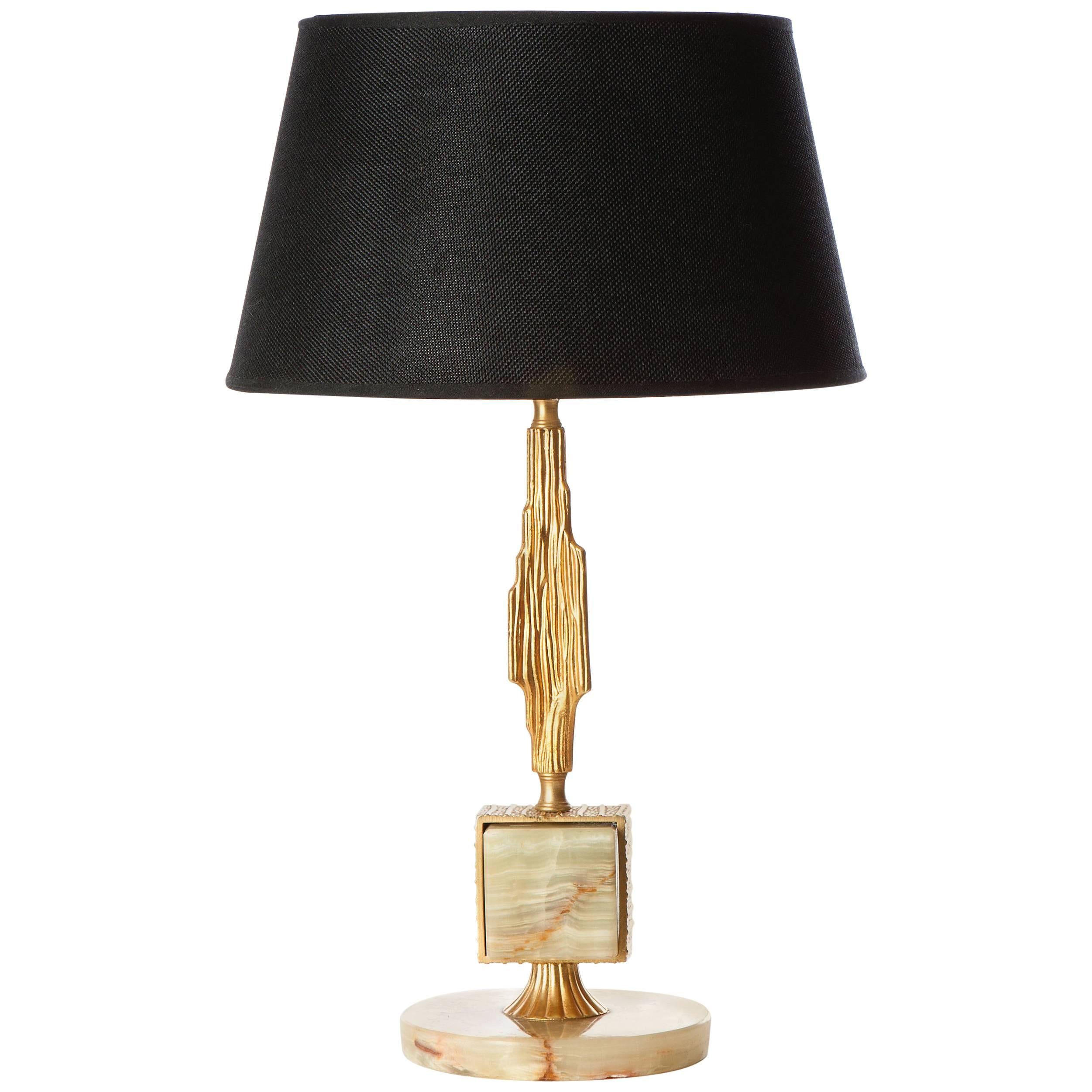 Elegant Brass and Onyx Table Lamp in Style of Sciolari For Sale