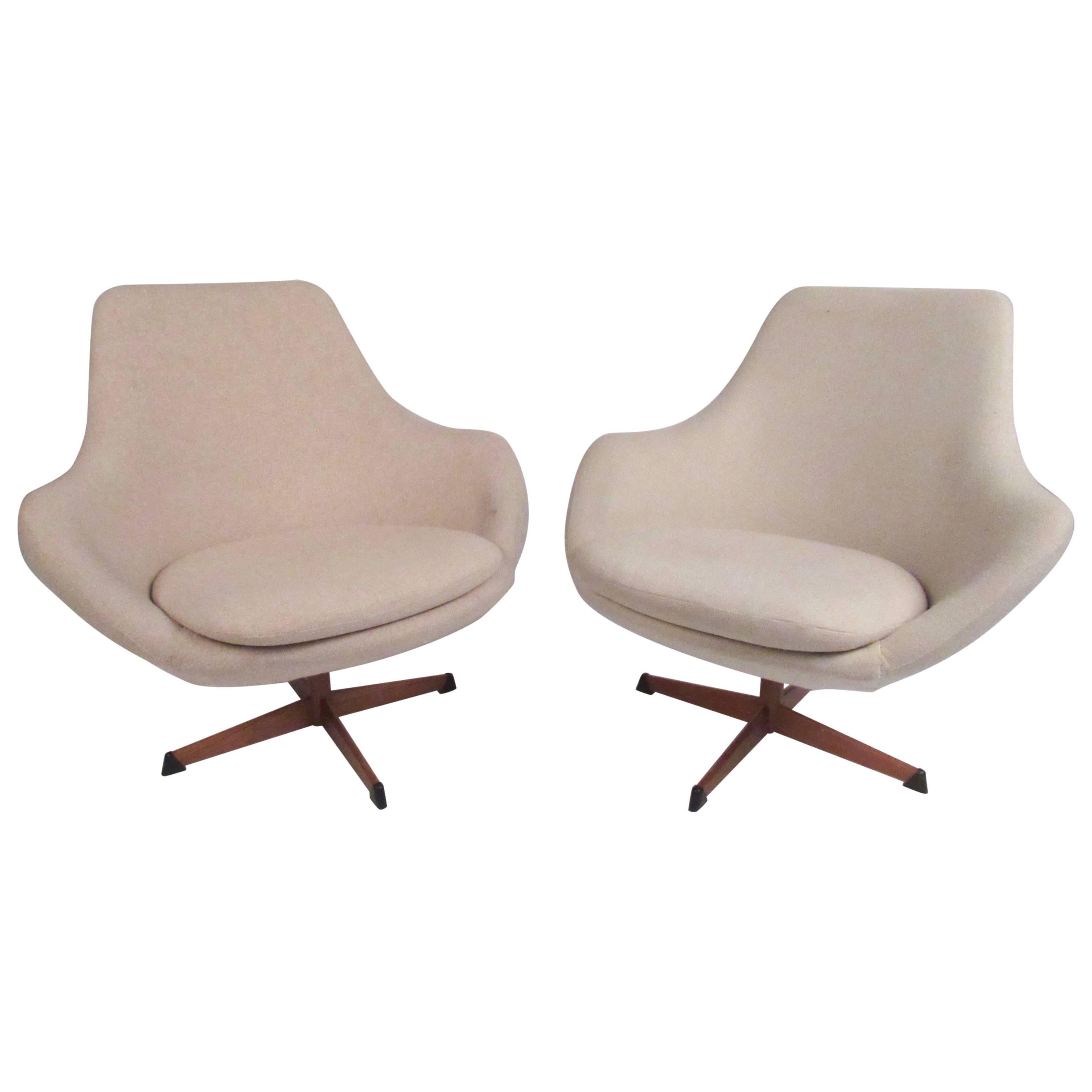Pair of Scandinavian Modern Swivel Lounge Chairs by Dahlens
