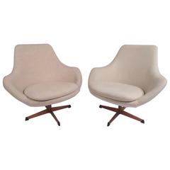 Pair of Scandinavian Modern Swivel Lounge Chairs by Dahlens