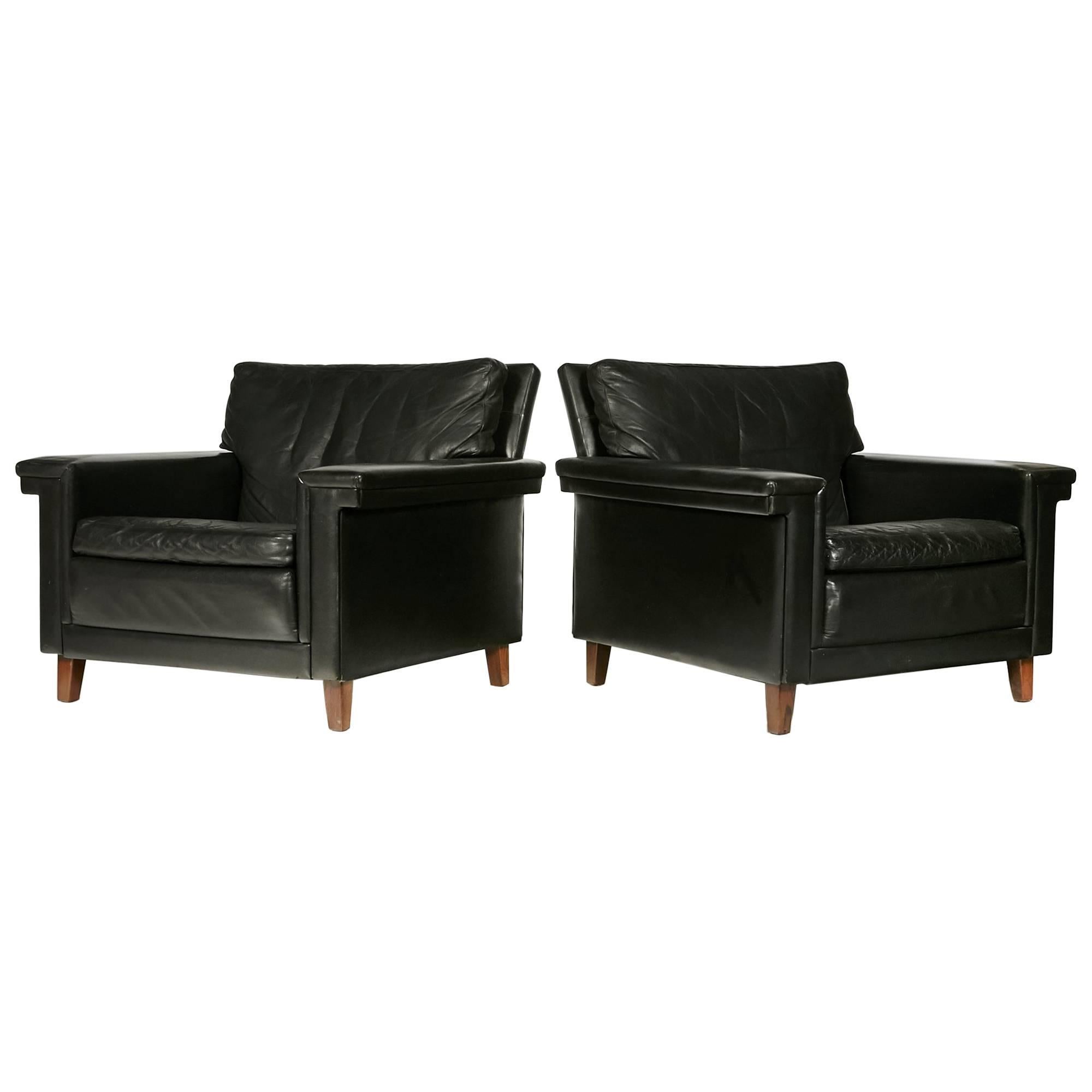 1960s Pair of Black Leather Lounge Chairs, Denmark For Sale