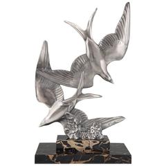 Französische Art-Déco-Skulptur mit zwei fliegenden Vögeln. M. Font:: 1930