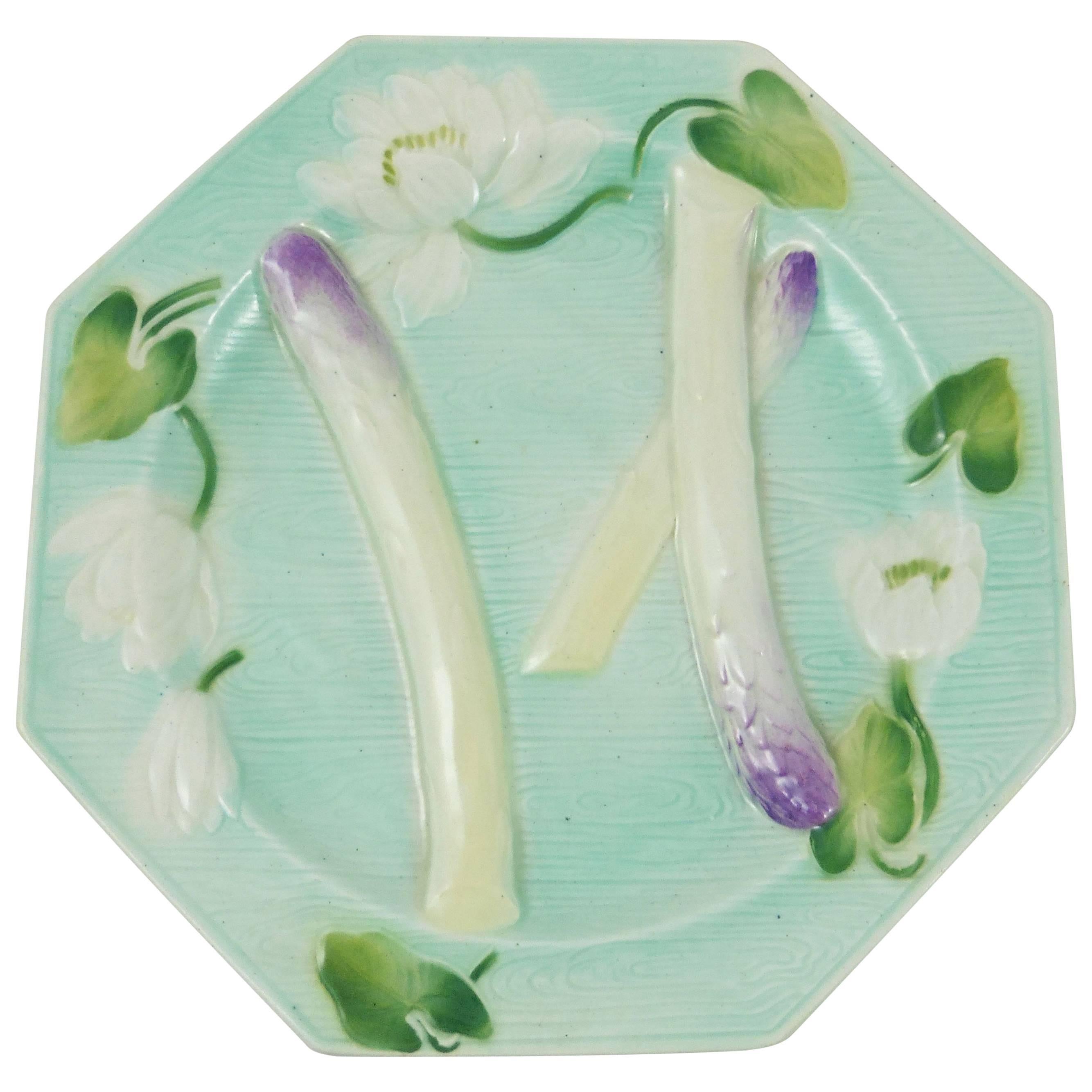 Assiette à asperges octogonale en majolique en forme de nénuphar Saint Clément en vente