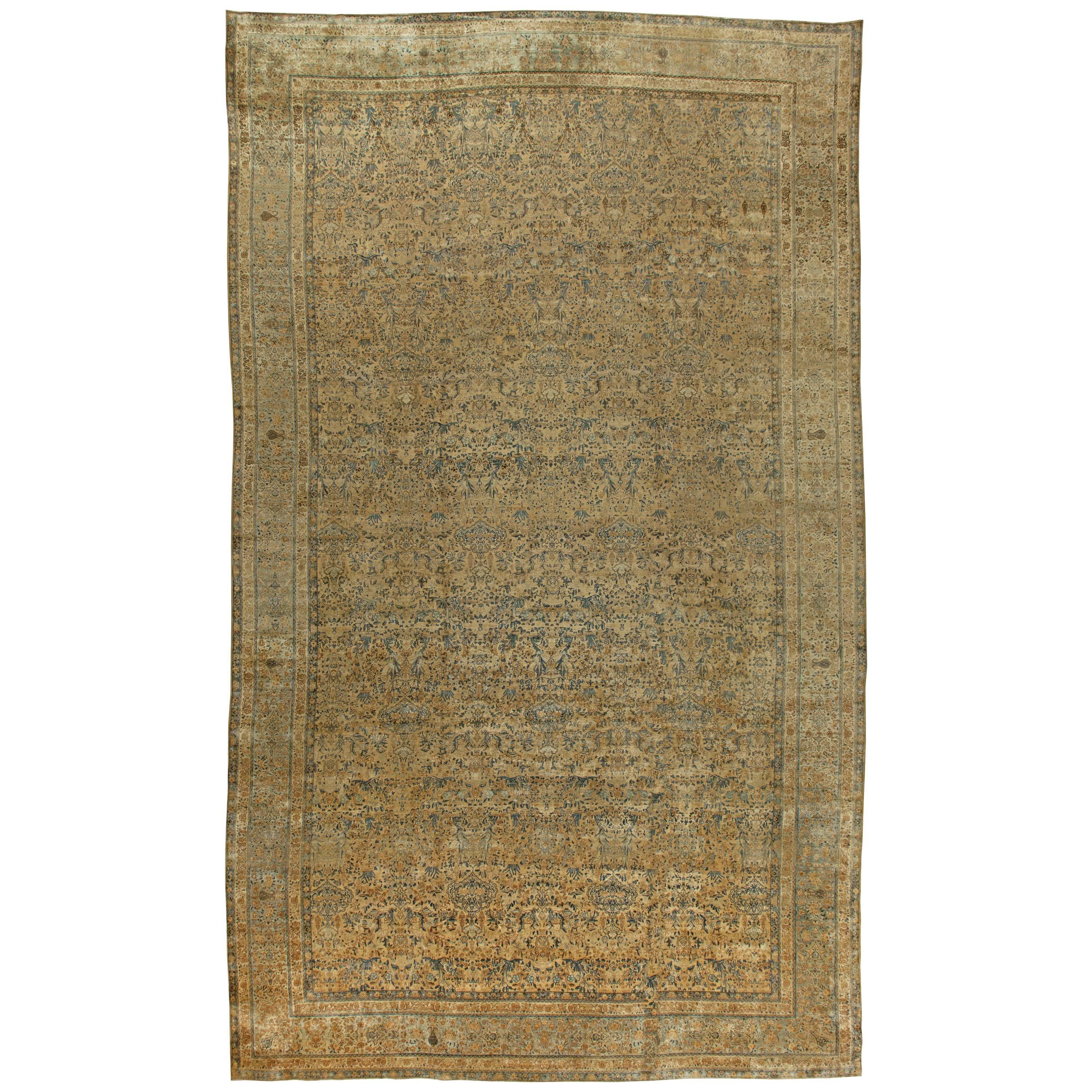 Antiker persischer Kirman-Handgefertigter Wollteppich im Angebot
