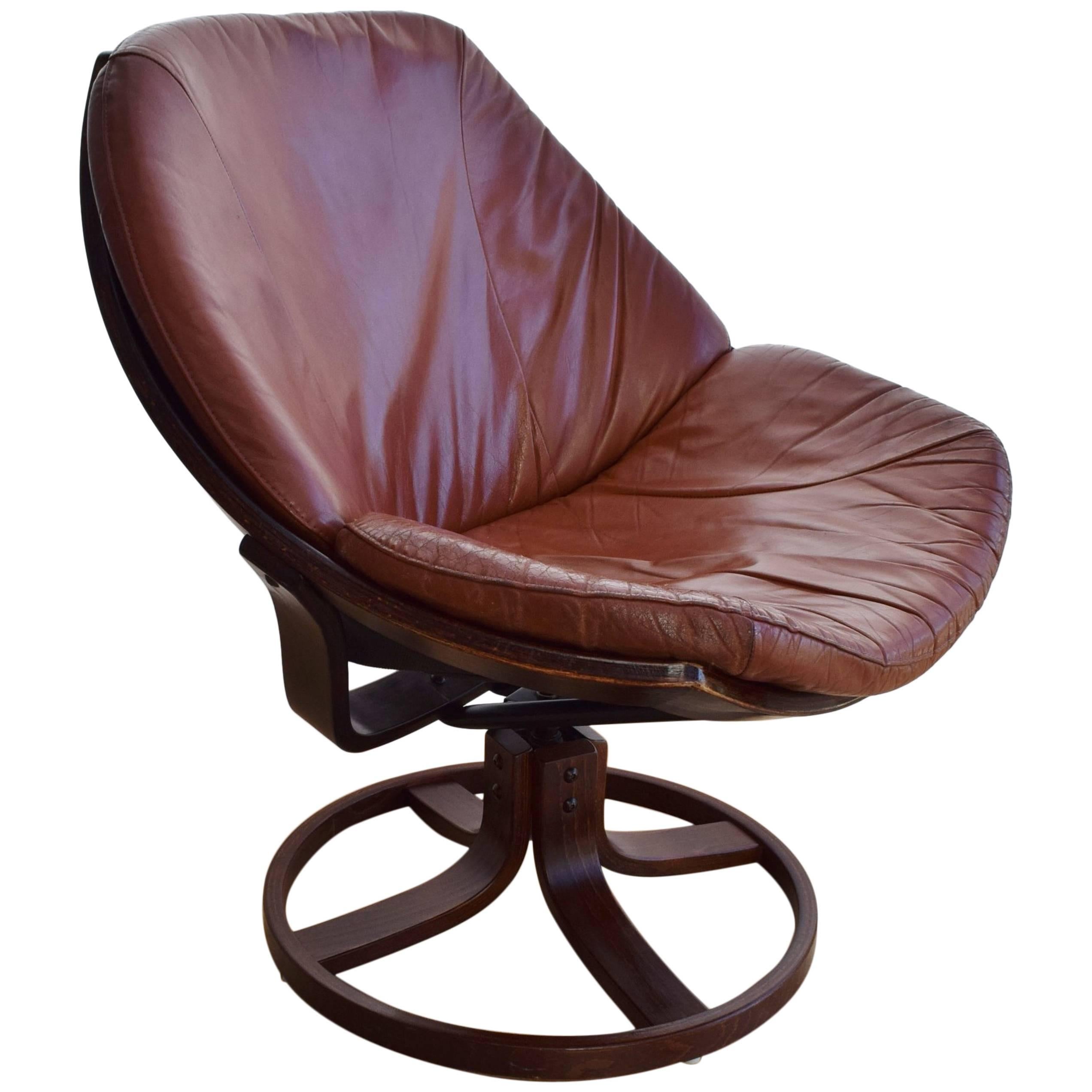 Mid-Century Danish Tan Leather Egg or Shell Swivel Armchair, 1960s-1970s For Sale