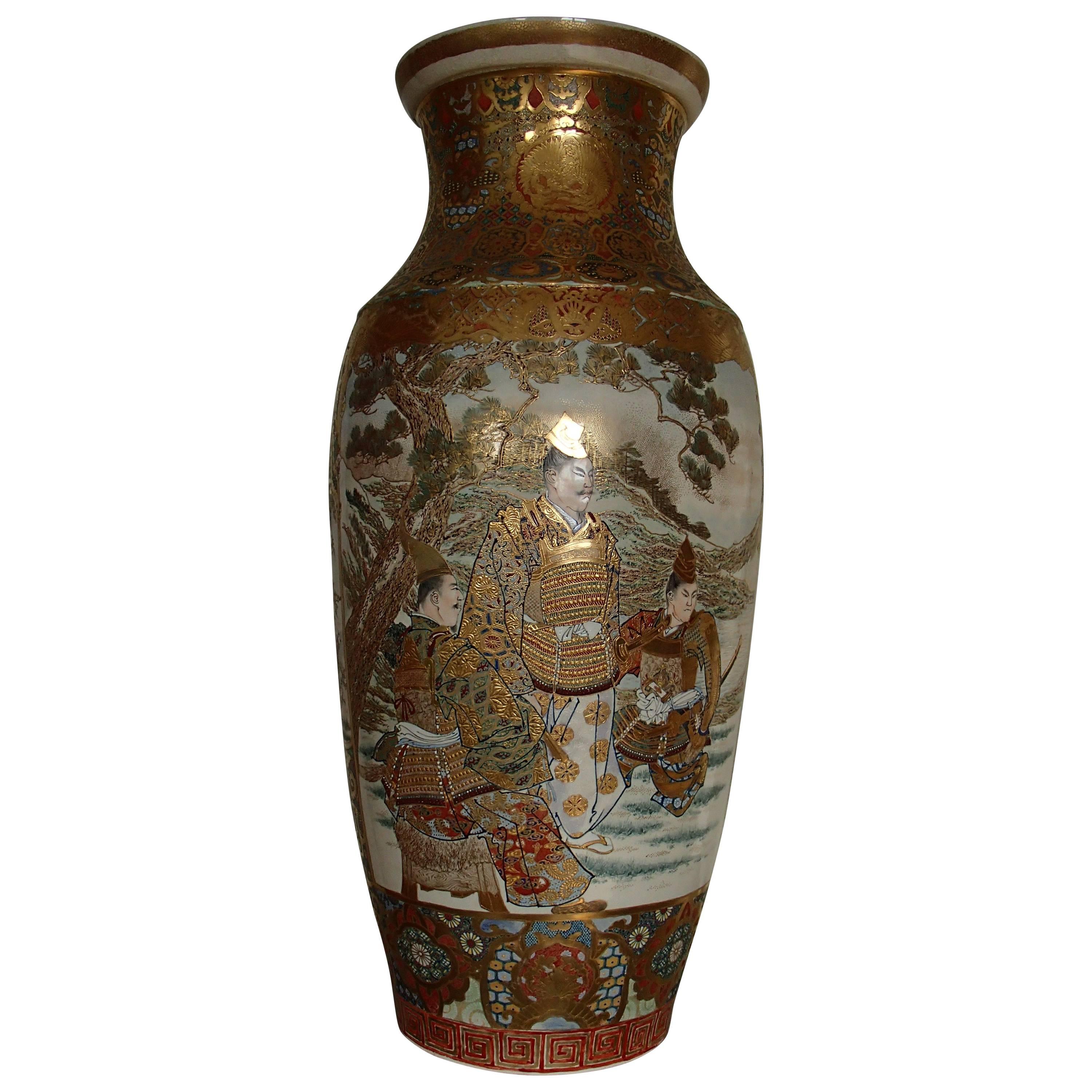 Grand vase japonais en porcelaine de Satsuma représentant des scènes de samouraïs, 1900