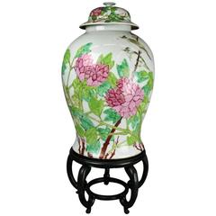 Antique Chinese Export Qianlong Porcelain Covered Urn on Stand, circa 1890