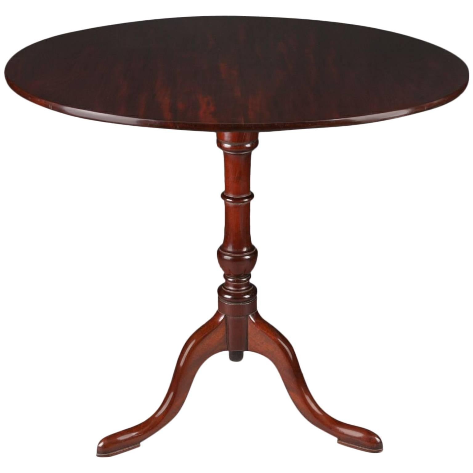 Table pliante ou trépied de style Régence anglaise du 19ème siècle