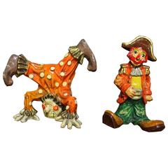 Paire de sculptures de clowns en papier mâché par Jeanne Valentine:: circa 1960