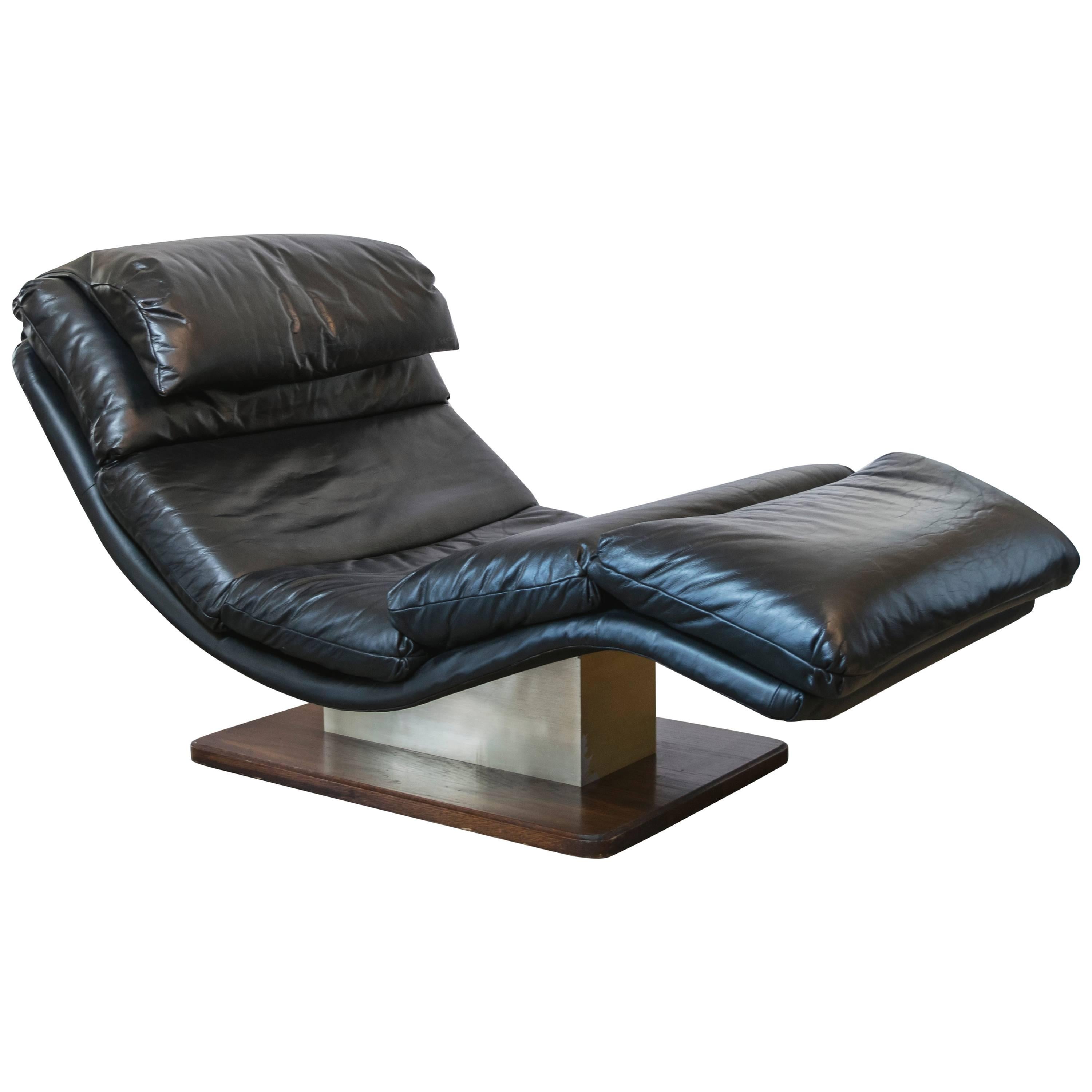 Black Leather Chaise Longue in the Style of Milo Baughman