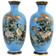 Paar japanische Cloisonné-Vasen aus der Meiji-Zeit