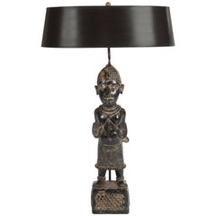 Mid-Century Black Tribal African Tischlampe Zweck gebaut Konstruktion und Schatten