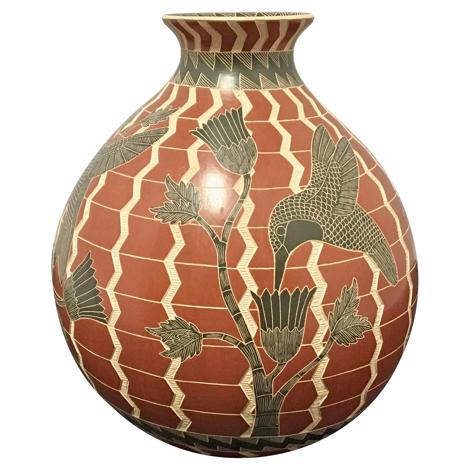 Mata Ortiz Pottery Vase / Olla by Ricardo Delgado Cruz Hummingbirds