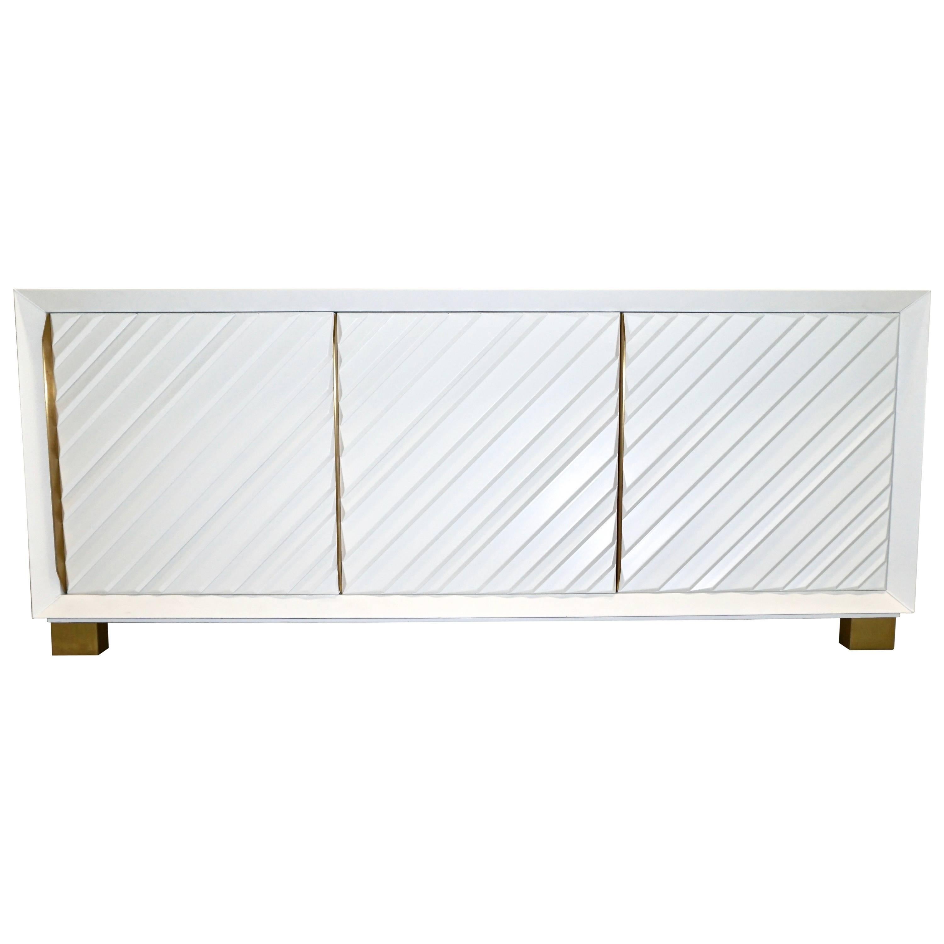 Frigerio 1970s Italian White Lacquered Carved Wood Credenza or Dresser