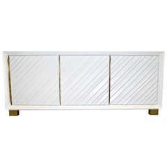 Frigerio 1970s Italian White Lacquered Carved Wood Credenza or Dresser