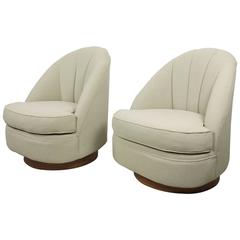 Pair of Club Chairs by Milo Baughman for Thayer Coggin 11