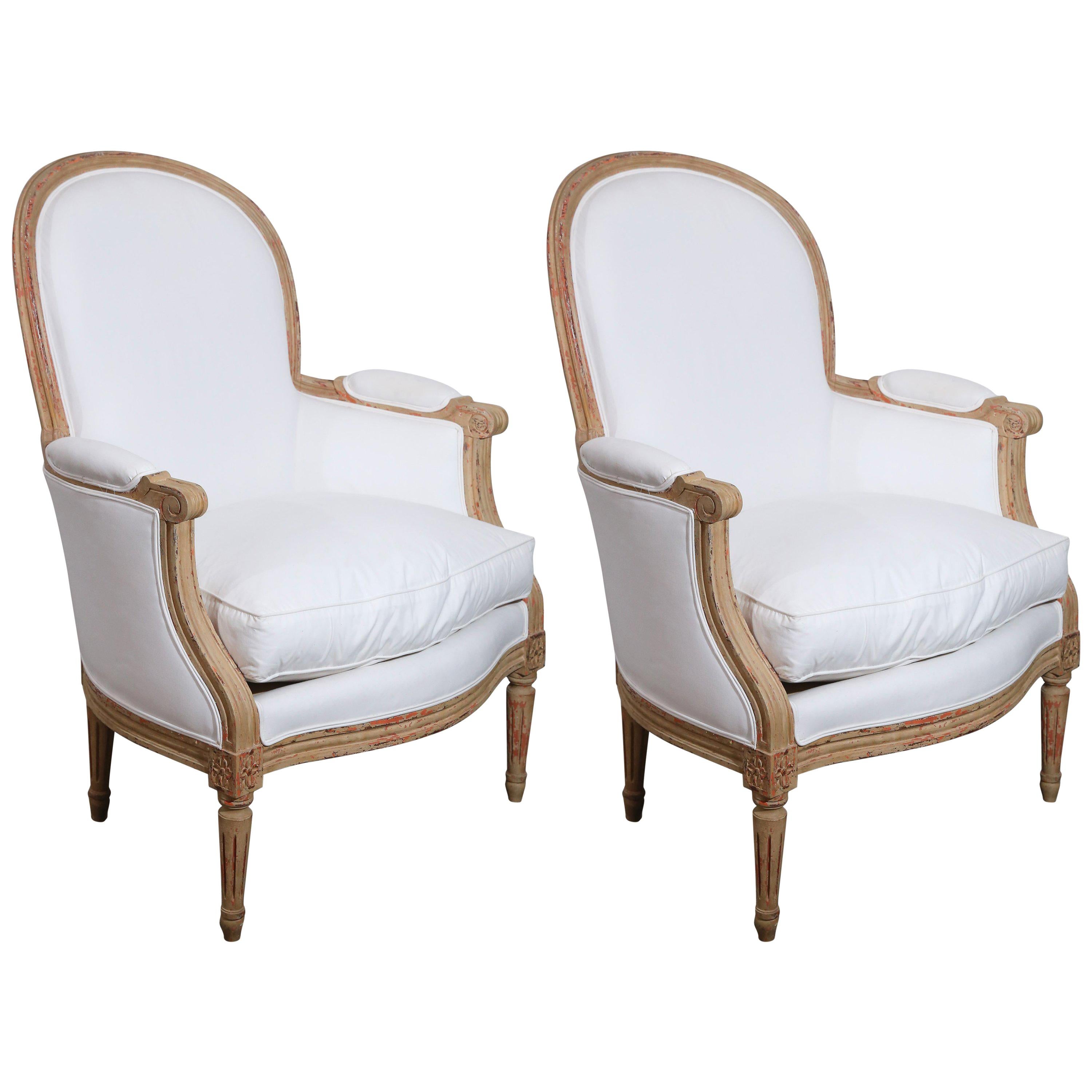 Pair of Painted Louis XVI-Style French Bergeres For Sale