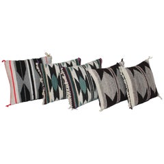 Conjunto de cinco almohadas en miniatura de tejido navajo