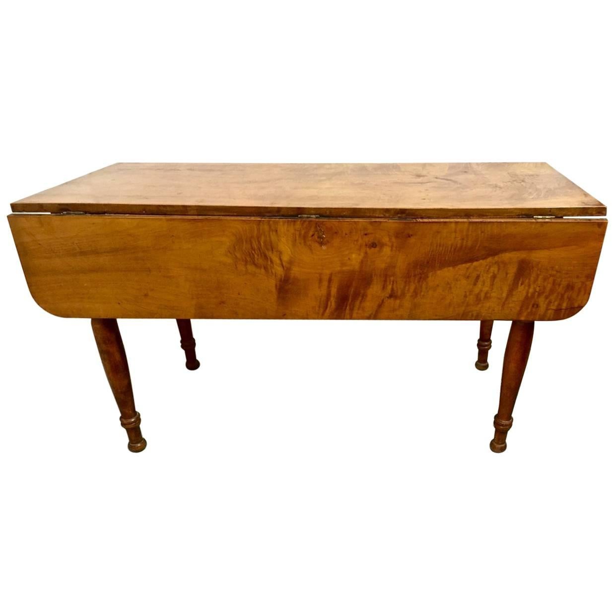 American Late Federal/Early Sheraton Drop-Leaf Child's Table, circa 1820