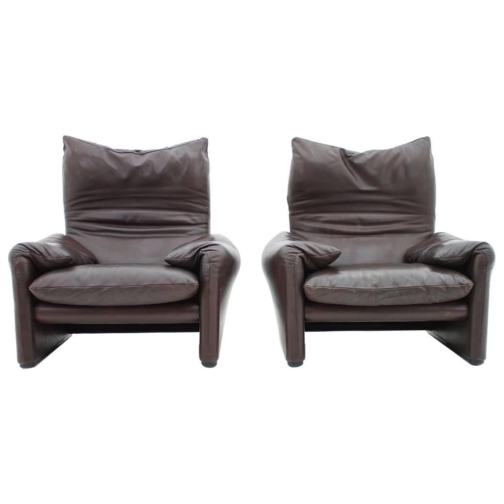 Pair of Leather Lounge Chairs Maralunga by Vico Magistretti for Cassina For Sale