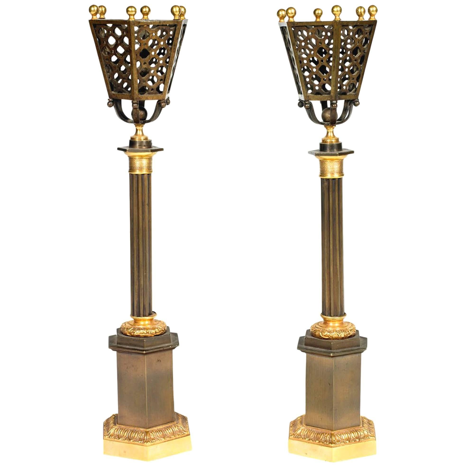 Paire de lampes de table en bronze et laiton doré de style Régence du XIXe siècle en vente