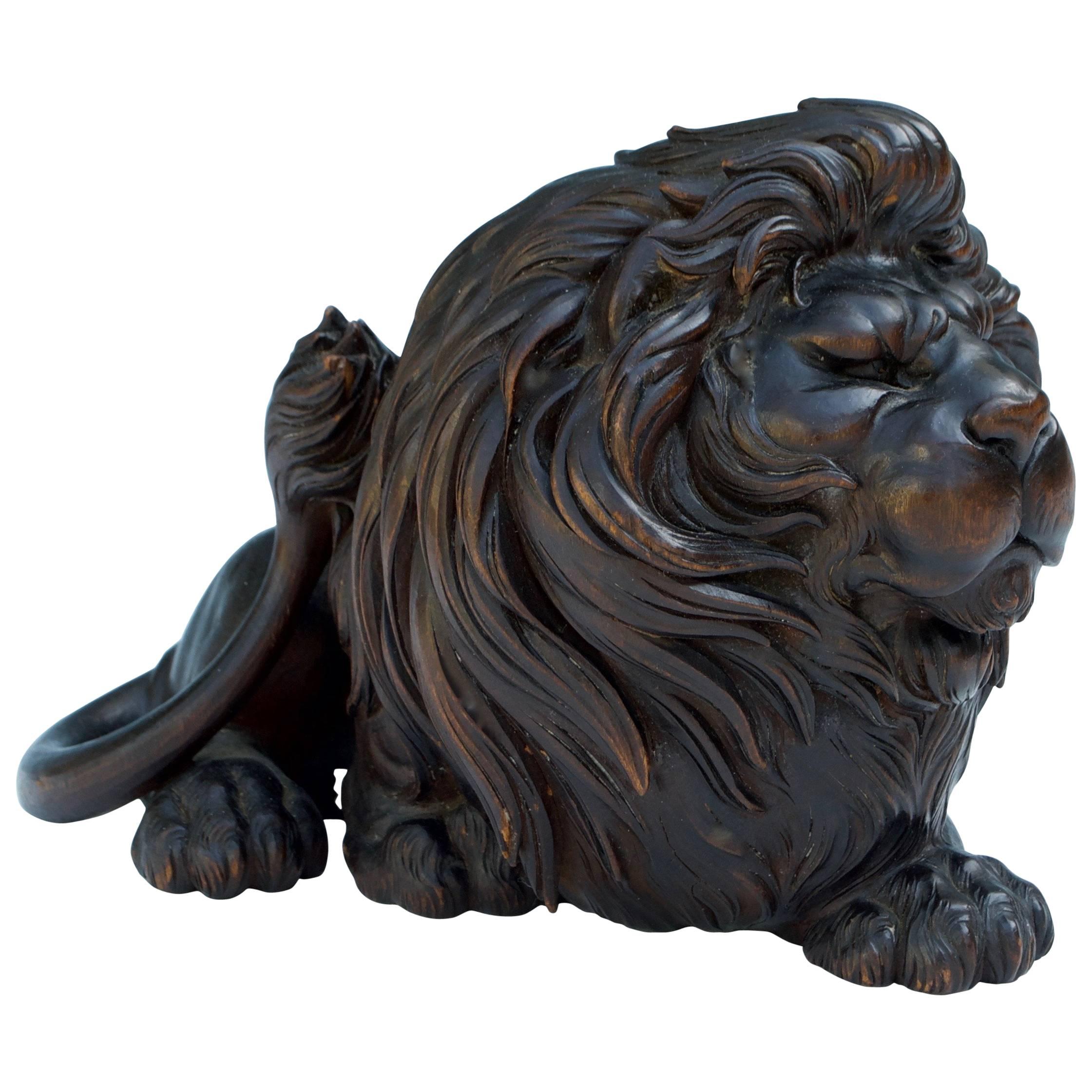 Japanese Wood sculpture Okimono of Lion For Sale