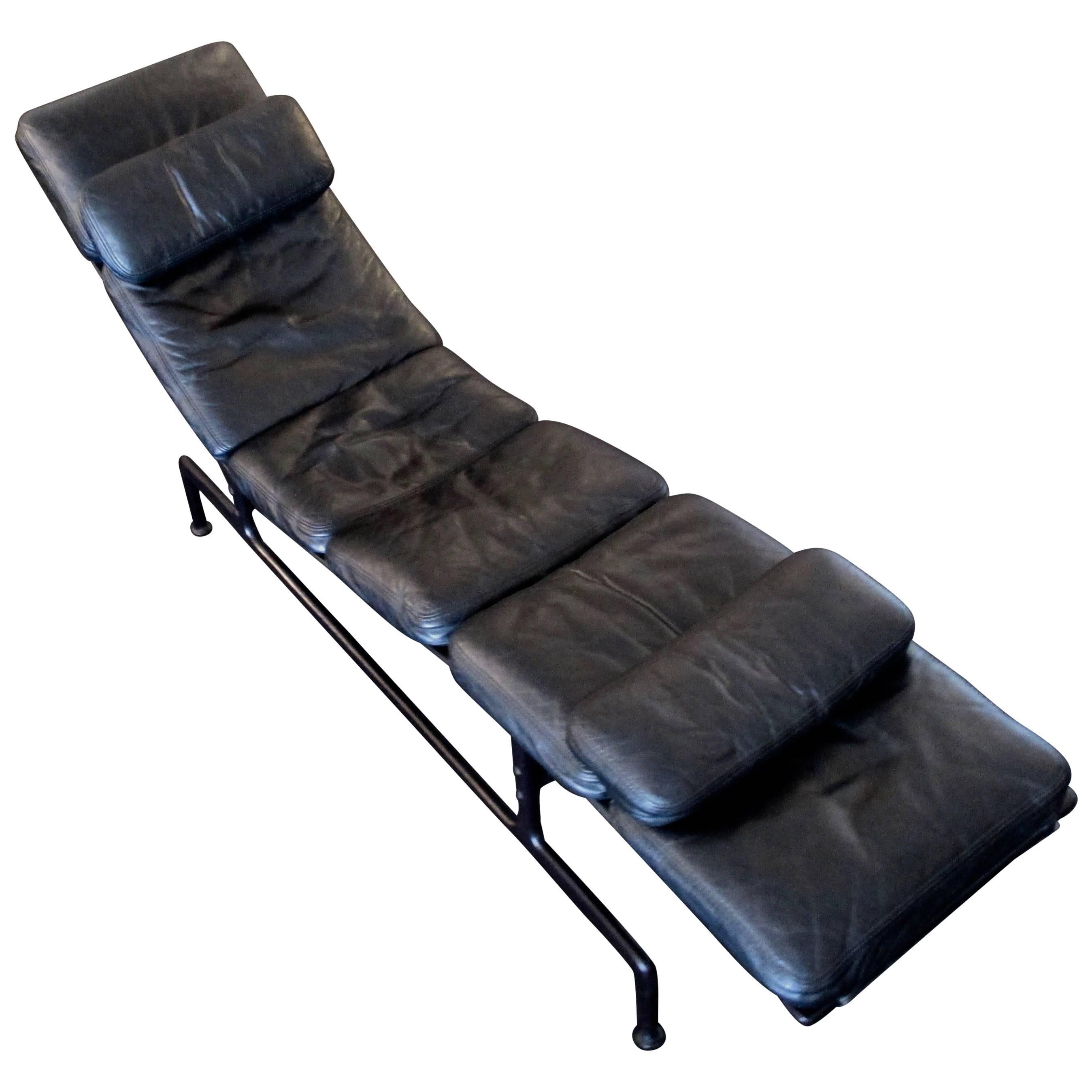 Lounge Chair by Charles Eames For Sale